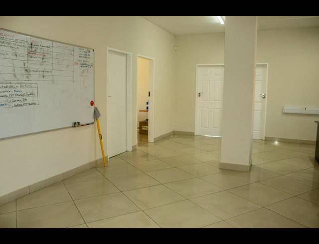 BUSINESS PROPERTY TO RENT IN HELDERKRUIN